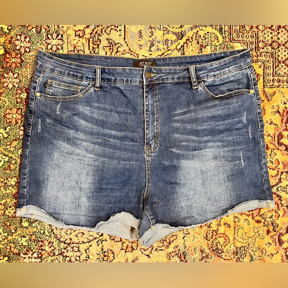 Judy Blue Medium Wash Shorts - Picture 1 of 5